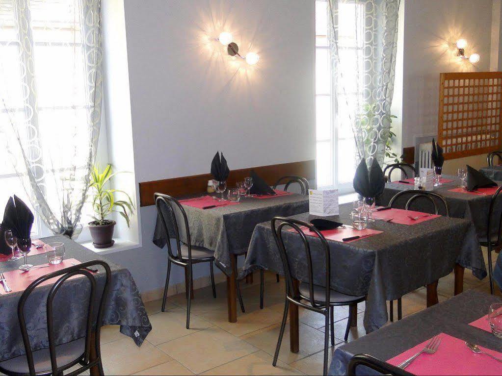 Logis Hotel Restaurant Auberge De La Cloche Le Theil-sur-Huisne Exterior photo